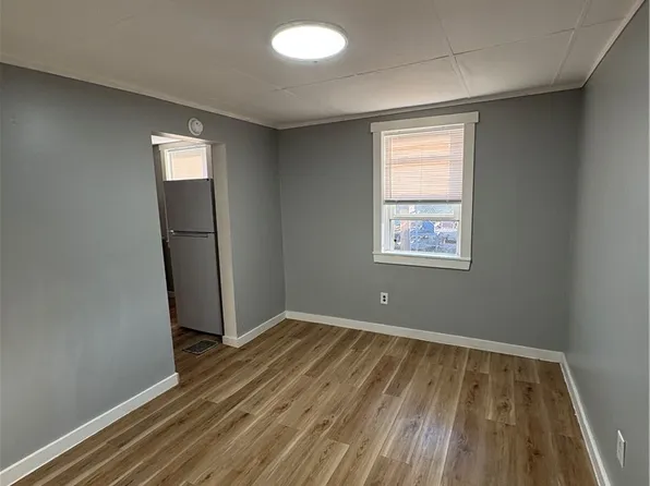 1079 3rd Ave APT 8, New Kensington, PA 15068