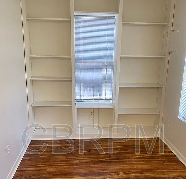 2422 23rd St — Photo 12