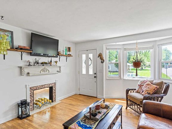 4th image of 43 Highridge Dr