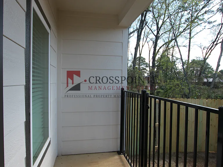 1927 Lindbergh Dr #301 — Photo 9
