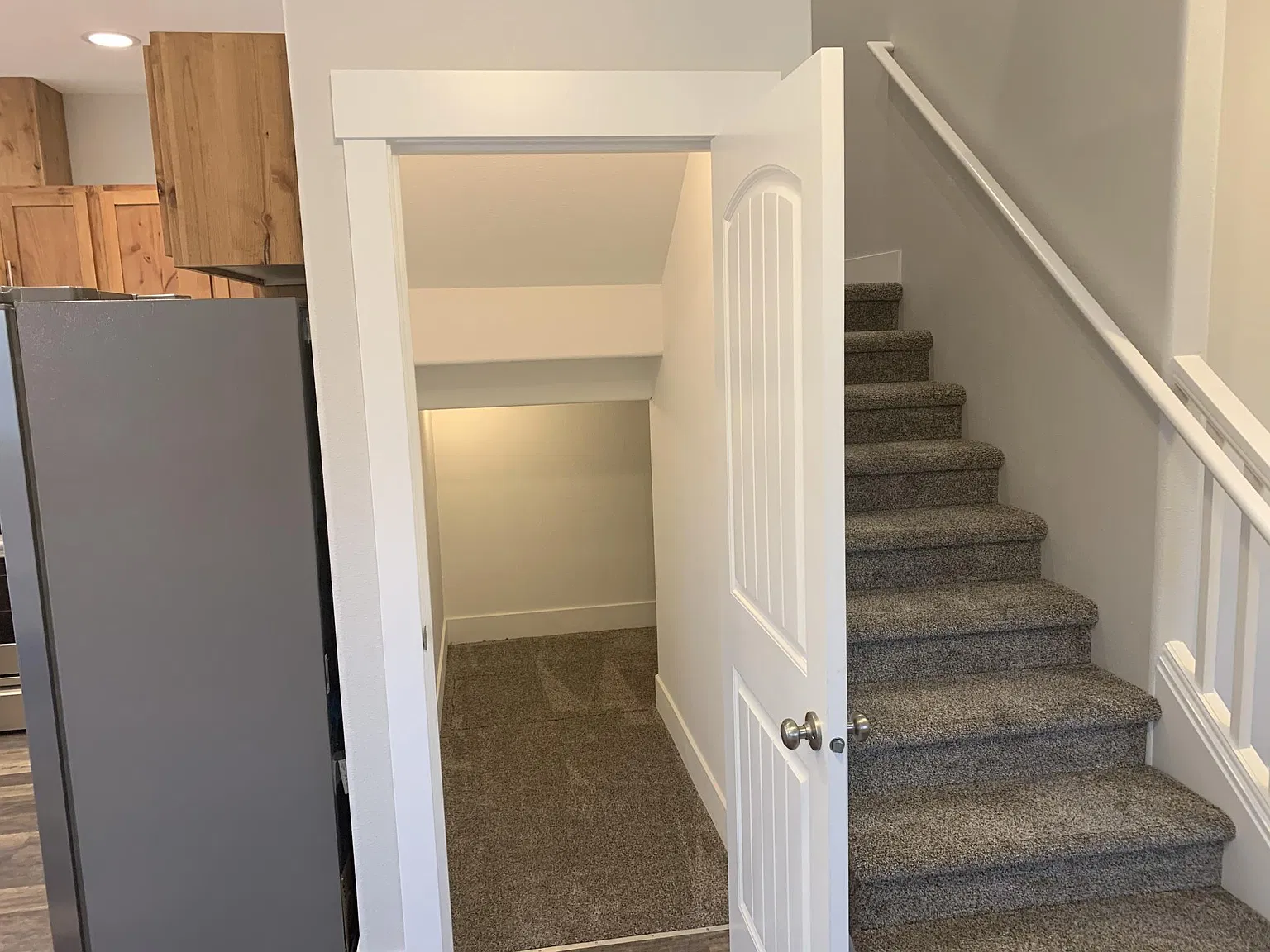 3 bed, 2.5 bath, 1350 sqft, $2,050 — Photo 3