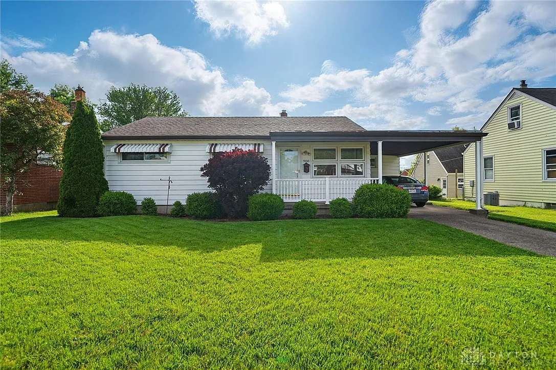 900 Kingston Dr photo 1