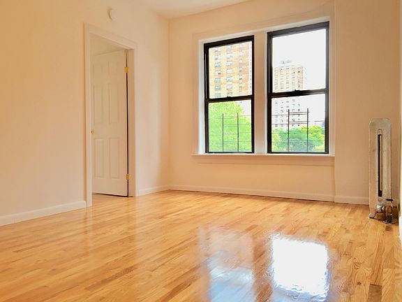4th image of 1292 Washington Ave