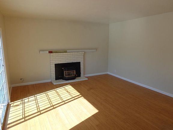3rd image of 2256 Stratford Dr