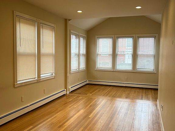 4th image of 22 Forest Ave #U