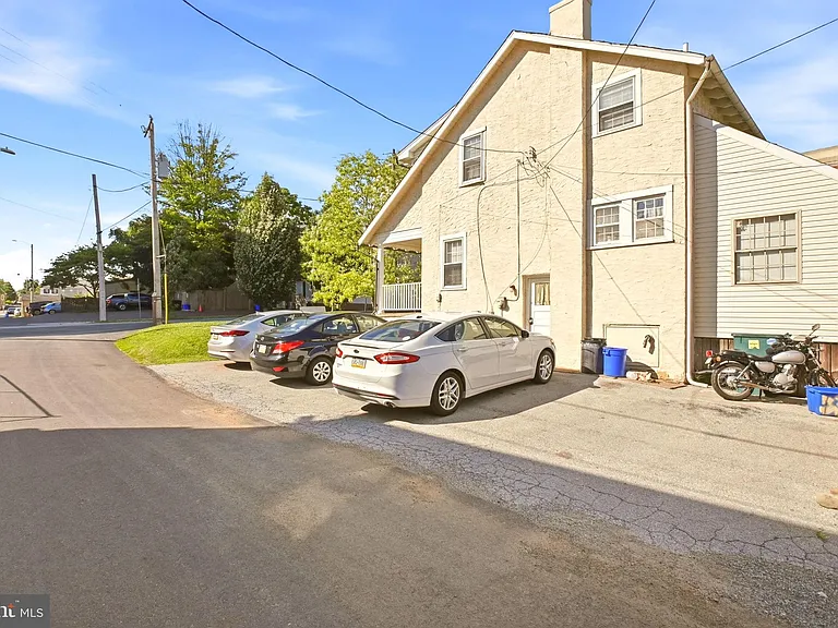 316 W Market St — Photo 6