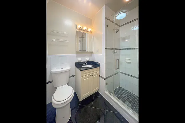 Rented by Coldwell Banker Warburg | media 18