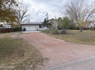 7700 Robin Dr, Gillette, WY 82718