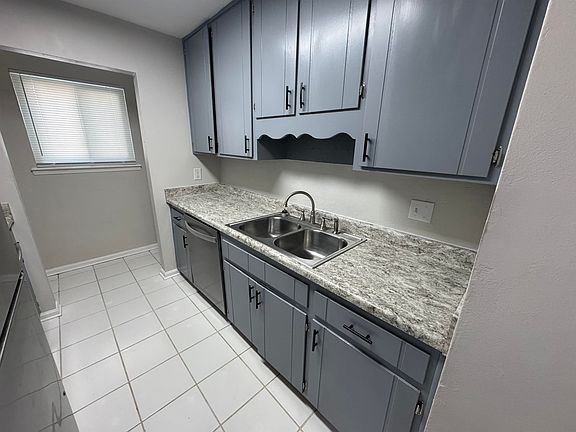 4th image of 1595 Willow Bend Way