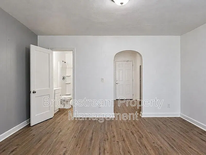 1 bed, 1.0 bath, $850 — Photo 2