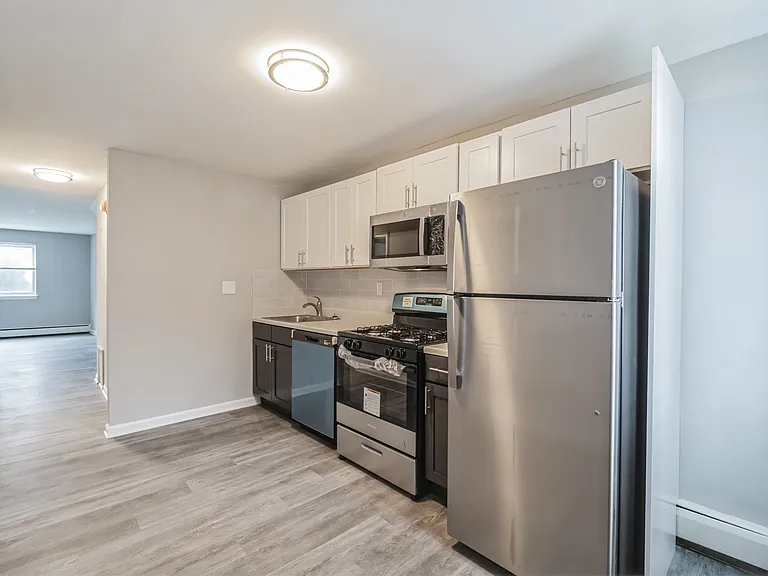 The Revere Apartments — Photo 16