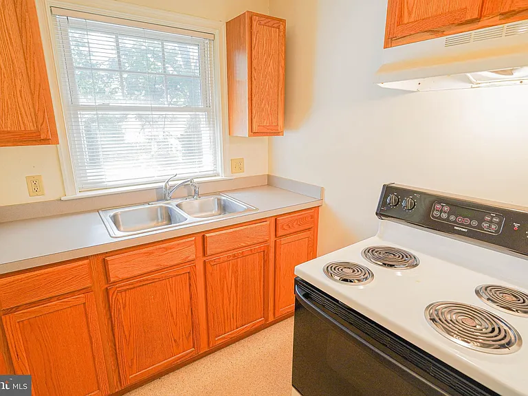800 Travers St #5 — Photo 28