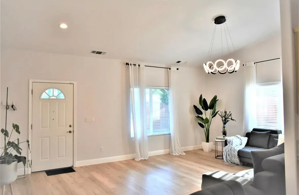 4 bed, 1430 sqft, $3,000 — Photo 2