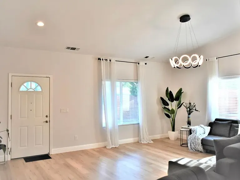 7533 Sycamore Dr — Photo 2