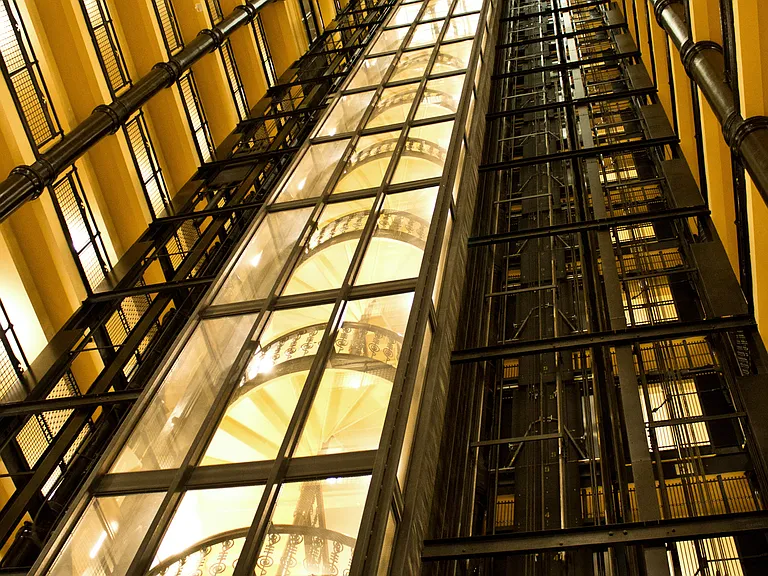 Pioneer Apartments, St Paul - Atrium
