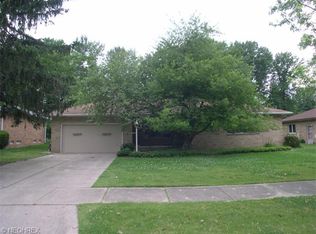 6218 Saint Joseph Dr, Seven Hills, OH 44131