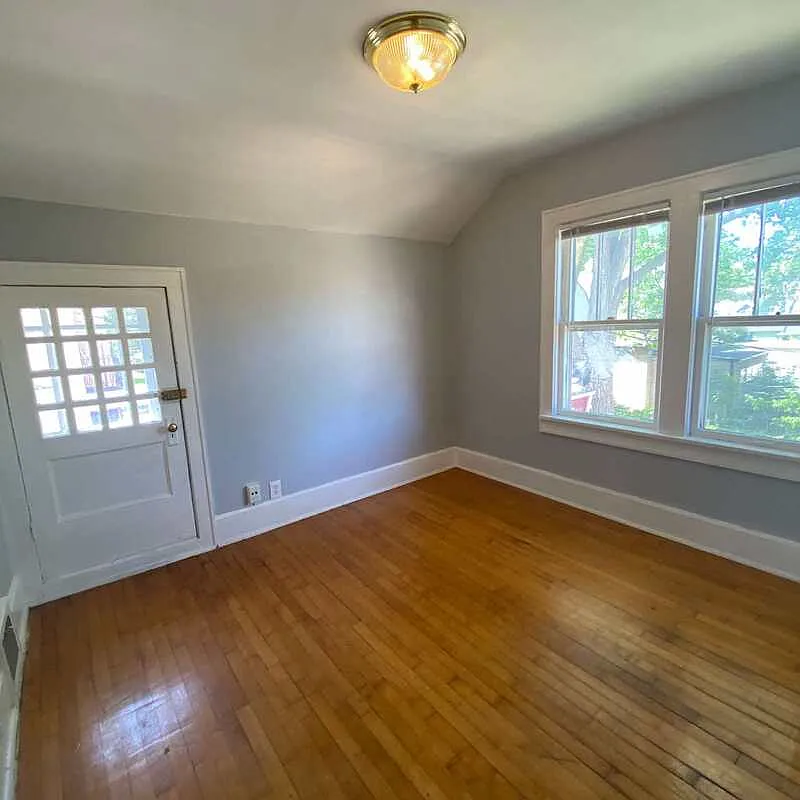 2 bed, 1.0 bath, $1,079 — Photo 4
