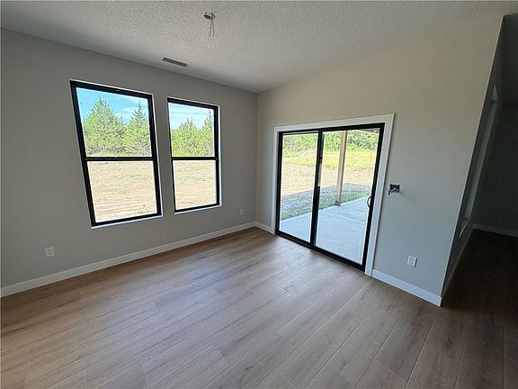 5th image of 324 NE 51st Rd