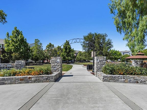 3rd image of 1109 Sierra Madres Trl
