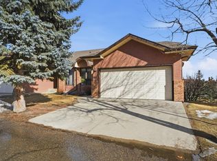 44 Edgeland Close NW, Calgary, AB T3A3B1