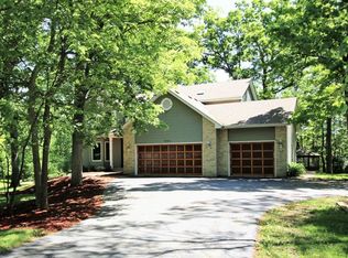 7006 Catalpa Ct, Spring Grove, IL 60081