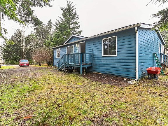2nd image of 632 Chenois Ave NE