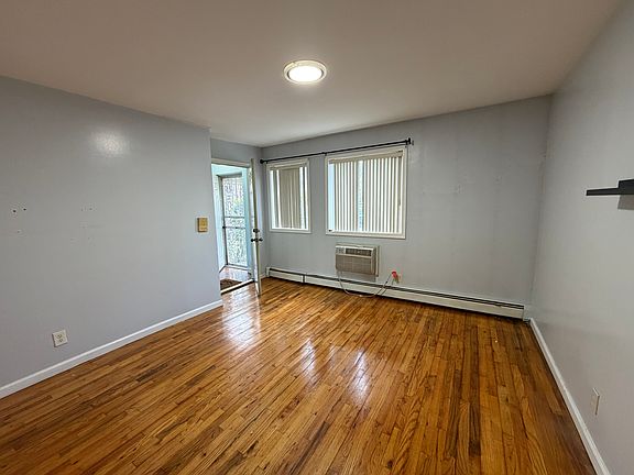 2nd image of 55 Harper Ct Floor 1