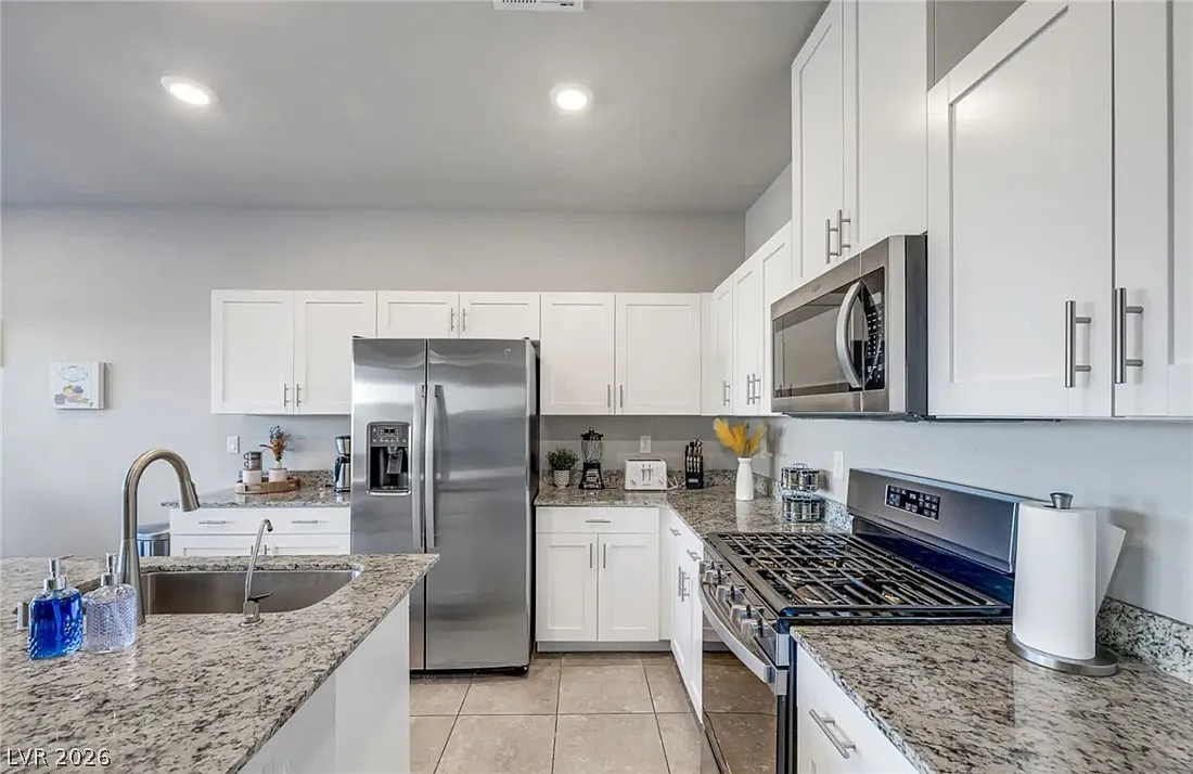 4 bed, 2.5 bath, 1866 sqft, $2,800 — Photo 4