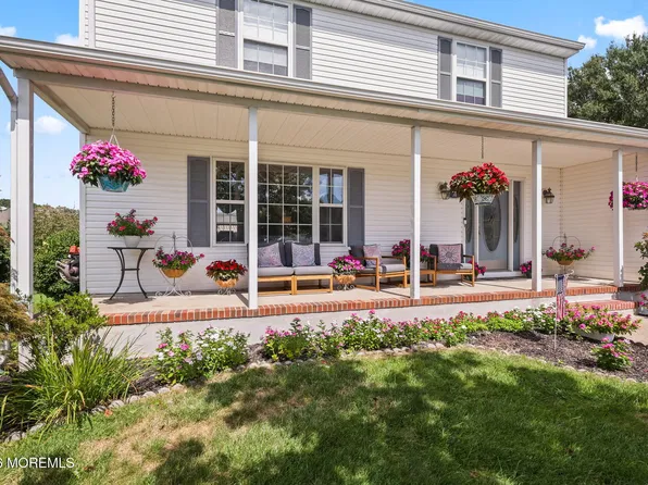 31 Kentucky Drive, Hazlet, NJ 07730