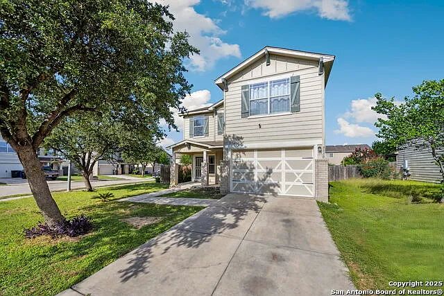 3 bed, 2.5 bath, 1879 sqft, $2,400 — Photo 1