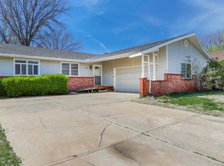 907 N Beaver Trail Rd, Derby, KS 67037