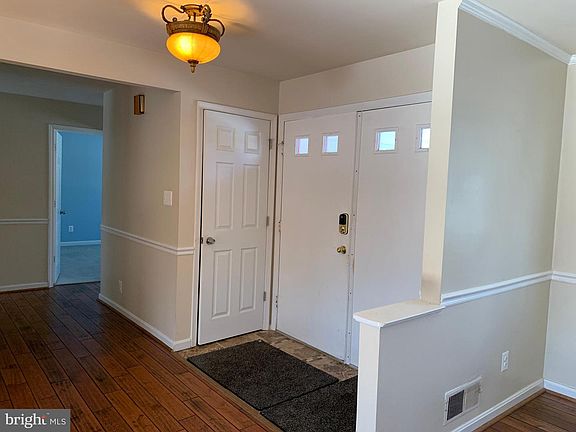 3rd image of 26 Walnutwood Ct