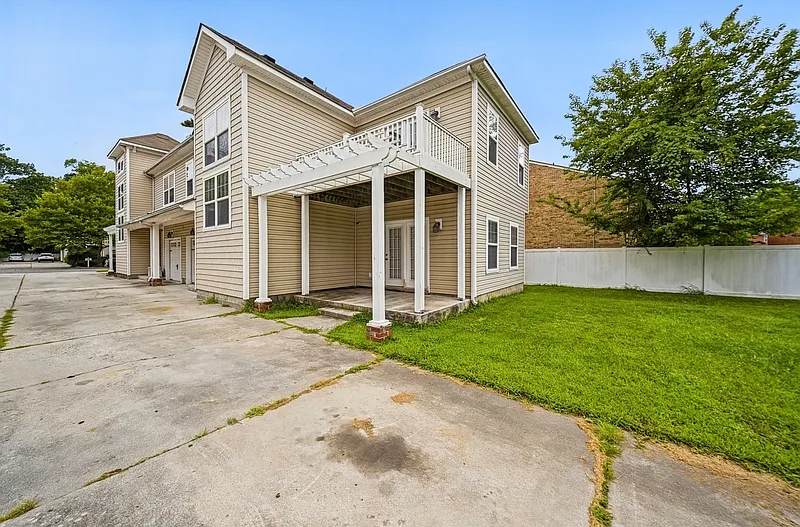 3 bed, 3.5 bath, 1759 sqft, $2,350 — Photo 3