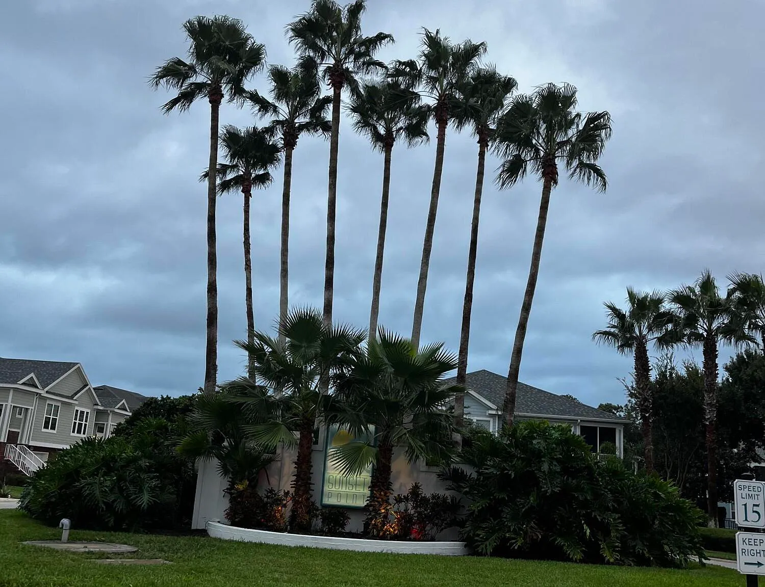 3 bed, 3.0 bath, 2171 sqft, $2,600 — Photo 2