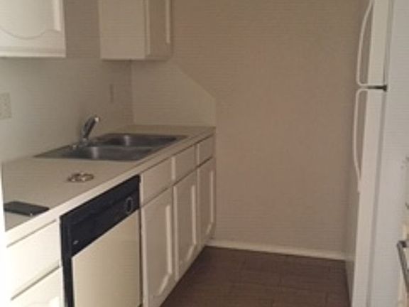 3rd image of 722 W Iris Ave #4