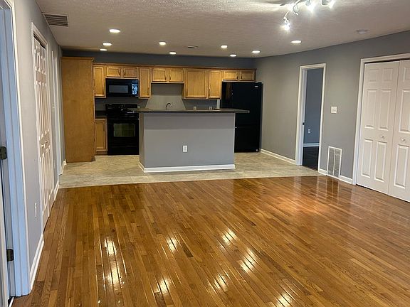 3rd image of 3441 Shelby St #B
