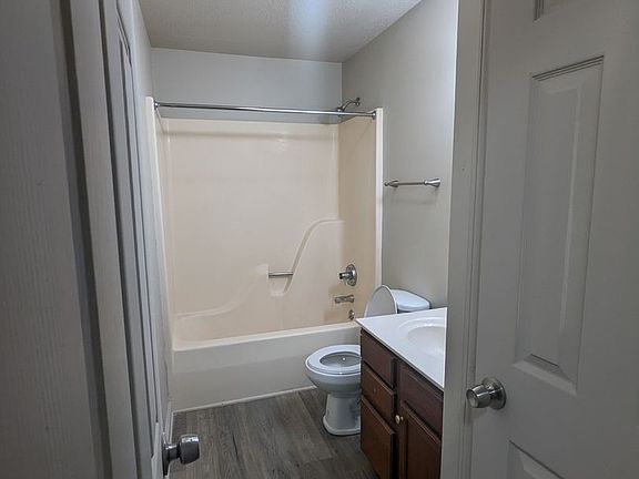 4th image of 410 Center Ave #A
