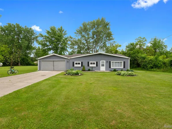 2062 Vermont Dr, Troy, MI 48083