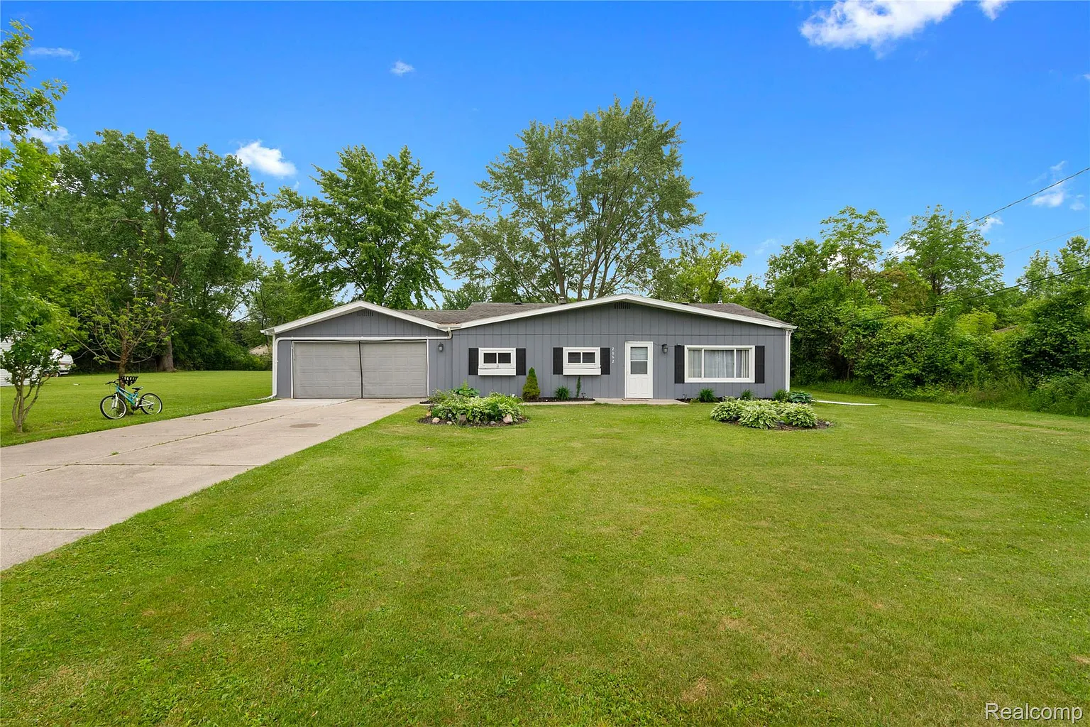 2062 Vermont Dr photo 1