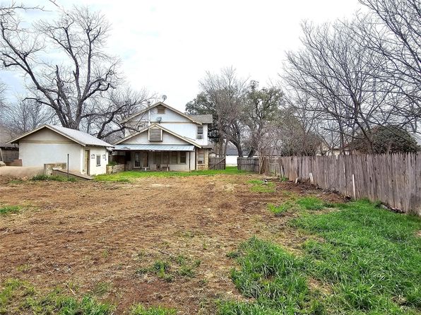 1713 Durham Ave, Brownwood, TX 76801