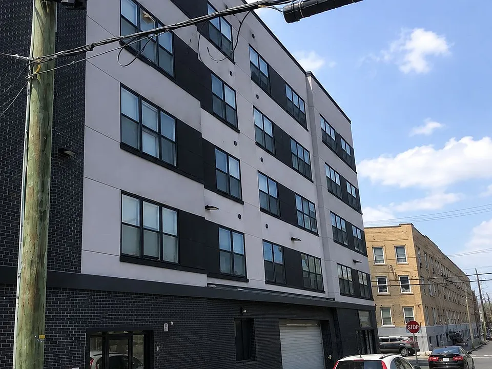 100 Carroll St #1