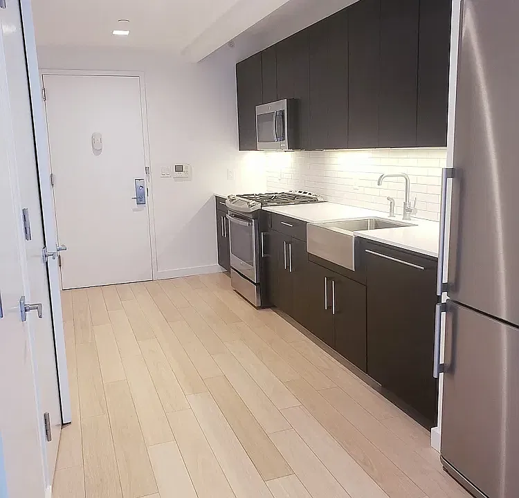 535 W 43rd St N #8B