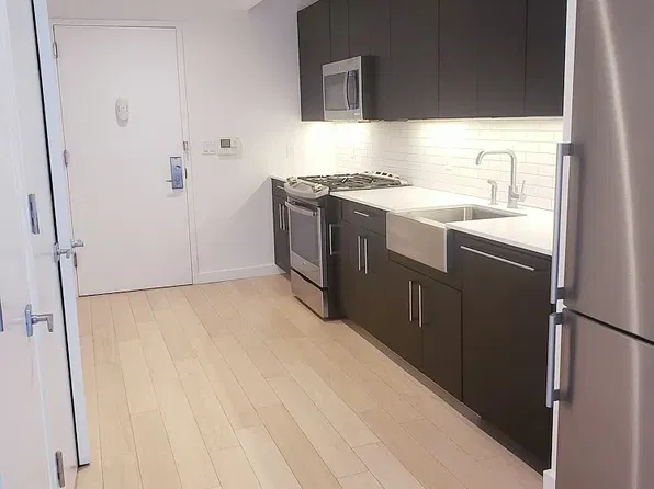535 W 43rd St N, New York, NY