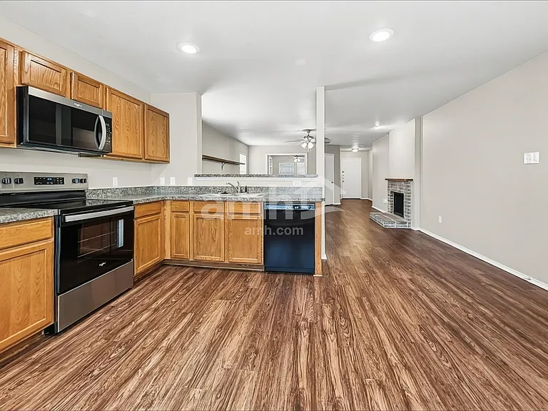 301 Azalea Dr — Photo 4