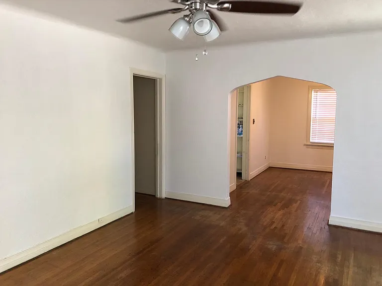 1232 S Knoxville Ave — Photo 1