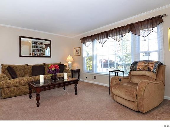 3rd image of 24 Kincaid Dr