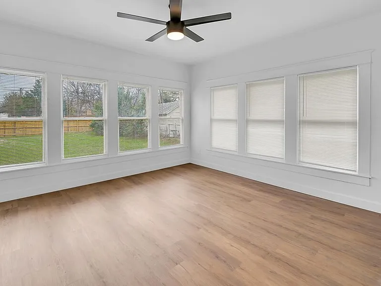 1602 Mitchell Ave — Photo 14