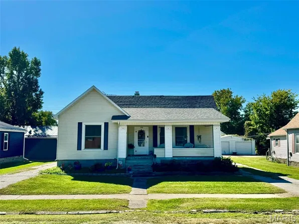 209 E Walnut St, Shelbina, MO 63468