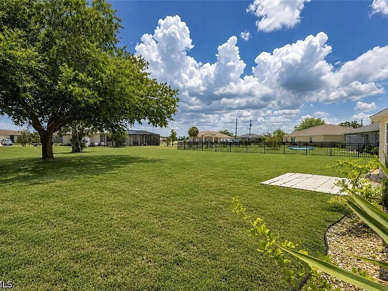 25324 Lychee Ct — Photo 10