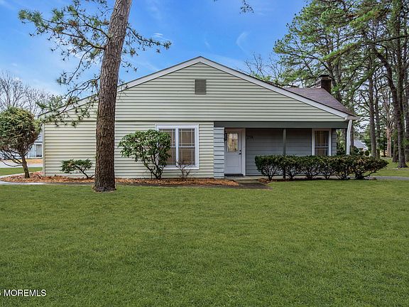 3rd image of 21A Buckingham Drive N